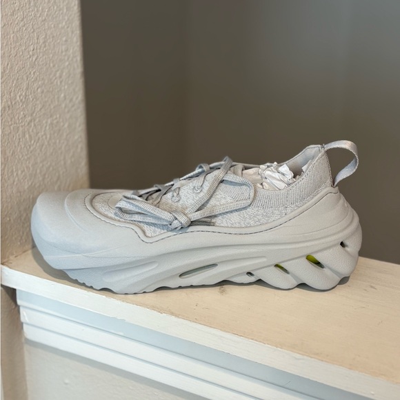 Brand New Crocs Echo Surge Sneakers Men’s 8 / WMN 10 Color:Atmosphere/Acidity